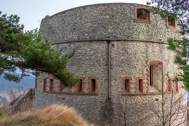 Forte Centrale, Colle di Nava. Imperia. Shutterstock_2122167752