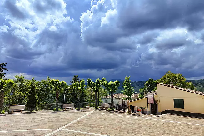 La piazza di Montelapiano in Abruzzo.