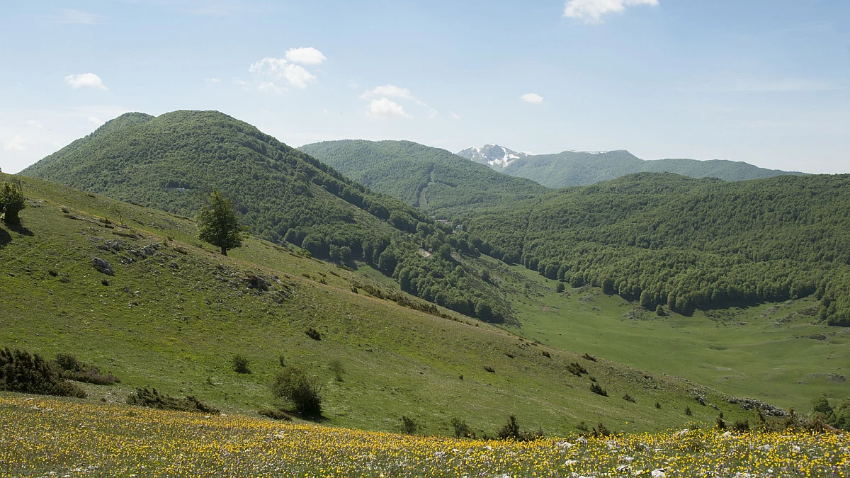 Monti Simbruini, vista dal Monte Autore. Shutterstock_1782797486