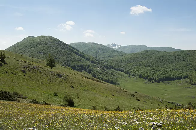 Monti Simbruini, vista dal Monte Autore. Shutterstock_1782797486
