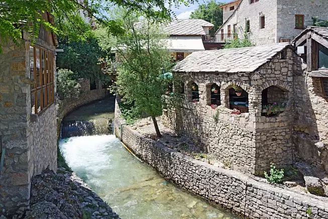 Il centro storico di Mostar. Shutterstock_142658461