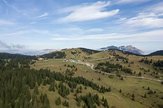 Passo Coe. Veduta aerea. iStock-1329689185