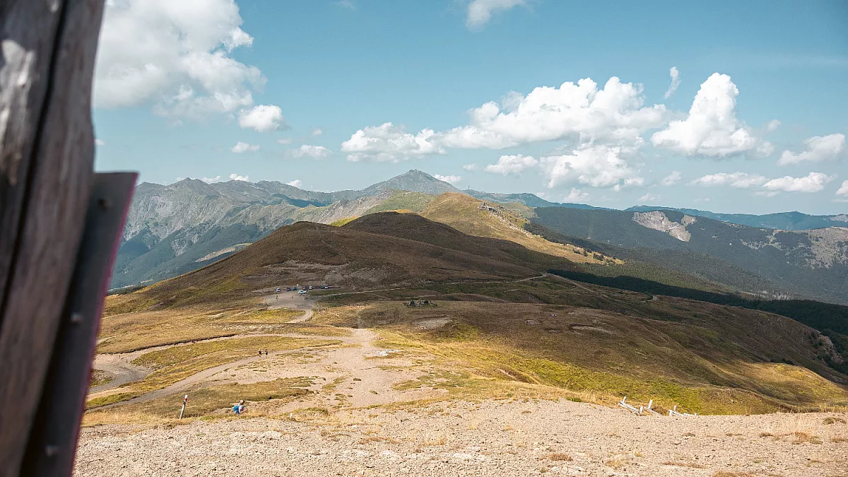Passo della Croce Arcana, Abetone Cutigliano. Shutterstock_2577281809