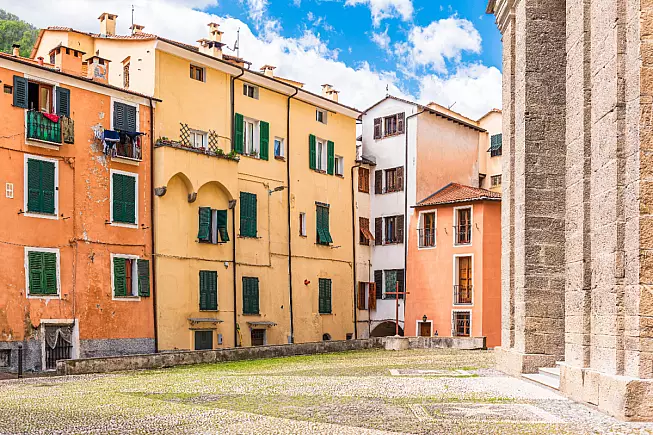 Pieve di Teco, centro storico. Shutterstock_1540458038