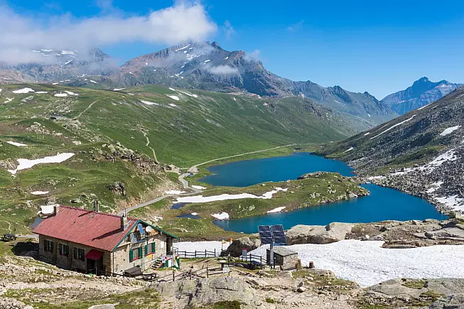 Rifugio Savoia, Colle del Nivolet. Shutterstock_2204116245