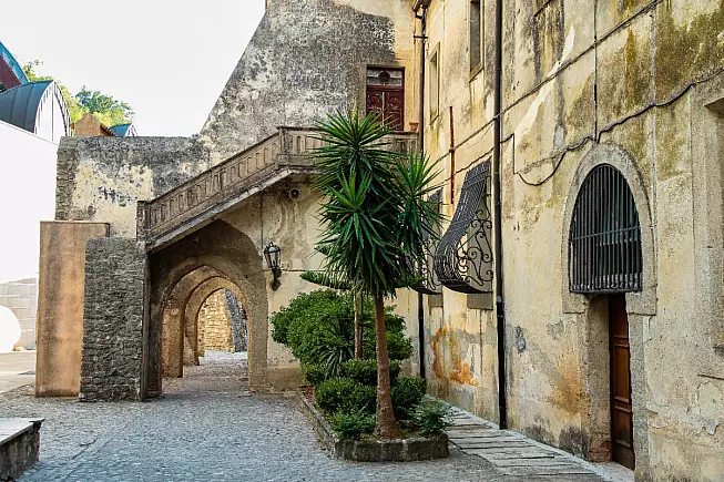 Santuario di San Francesco da Paola. Scorcio. Shutterstock_2336862011