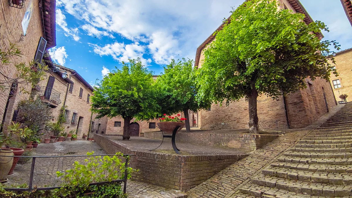 Uno scorcio del borgo di Sarnano, nei Monti Sibillini.