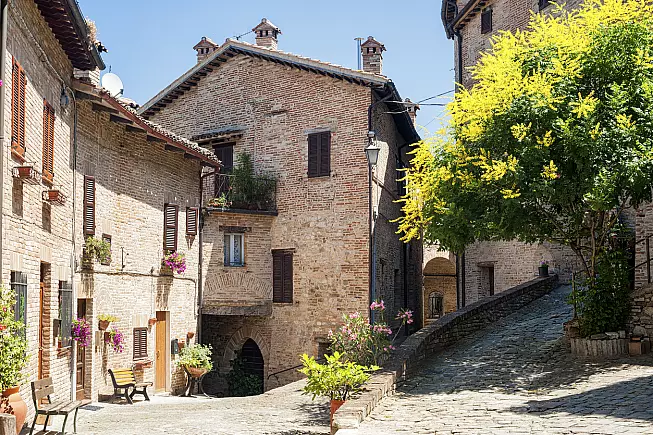 Passeggiando per Sarnano Vecchia. 