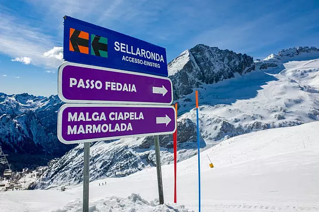 Sellaronda, segnali percorsi invernali. iStock-1140528702
