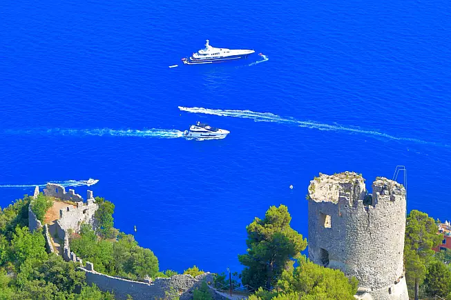 Torre dello Ziro e monte Aureo. Atrani. Shutterstock_583815877