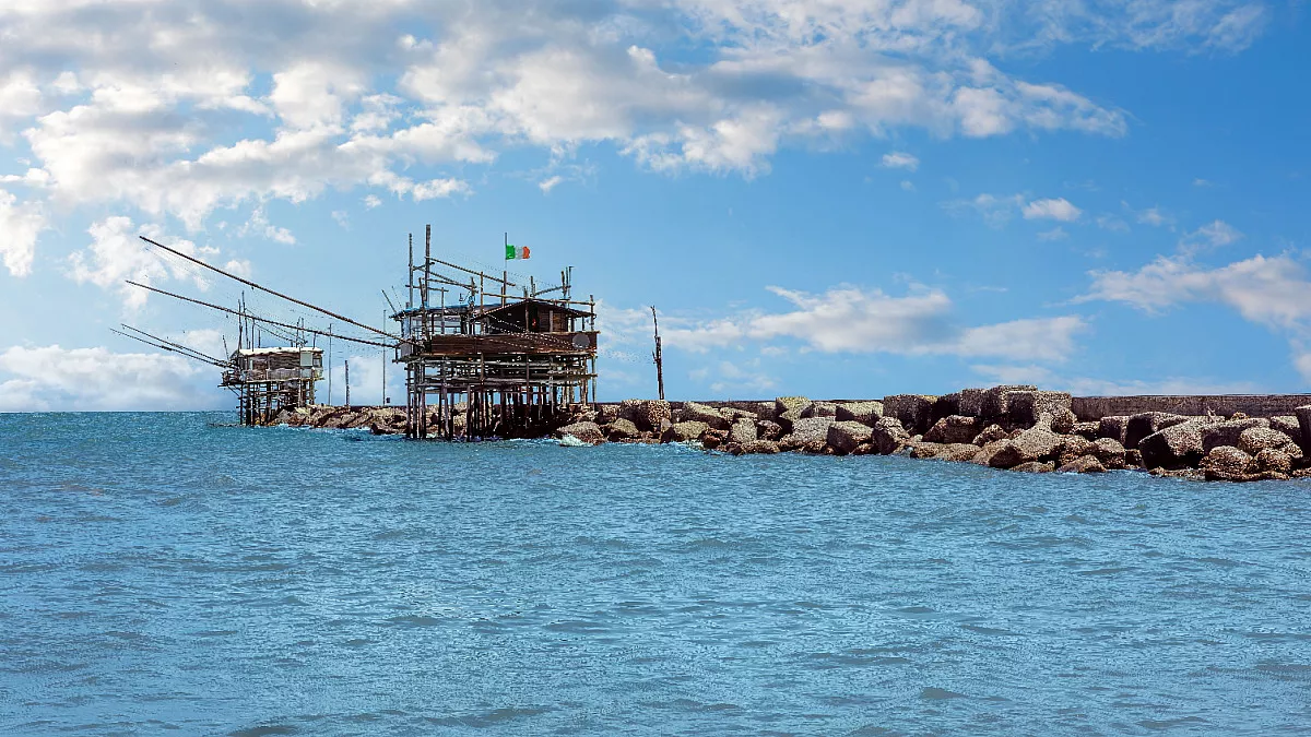 Trabocco Turchino, Marina di San Vito. Shutterstock_2525959583