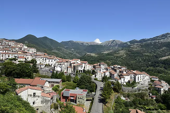 Vista panoramica del borgo di Aieta. 