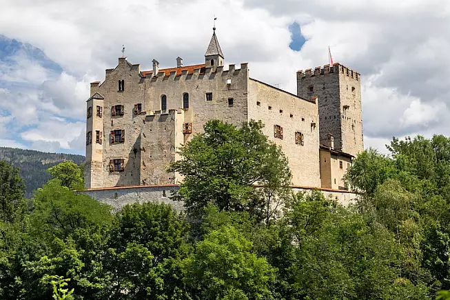 L'imponente castello di Brunico, Val Pusteria, Bolzano. 