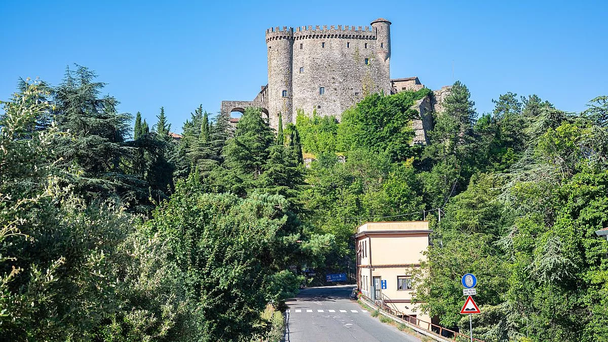 Castello Malaspina di Fosdinovo, casello. Shutterstock_2499098655