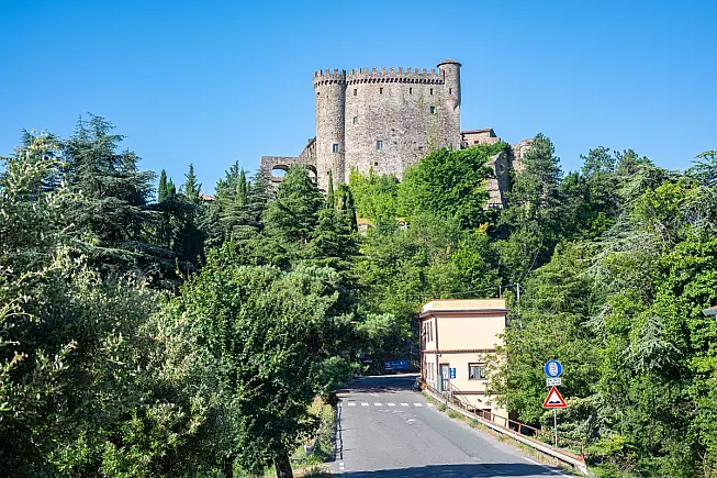 Castello Malaspina di Fosdinovo, casello. Shutterstock_2499098655
