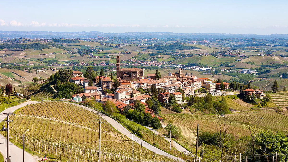 Guarene, Piemonte. Shutterstock_1315917764