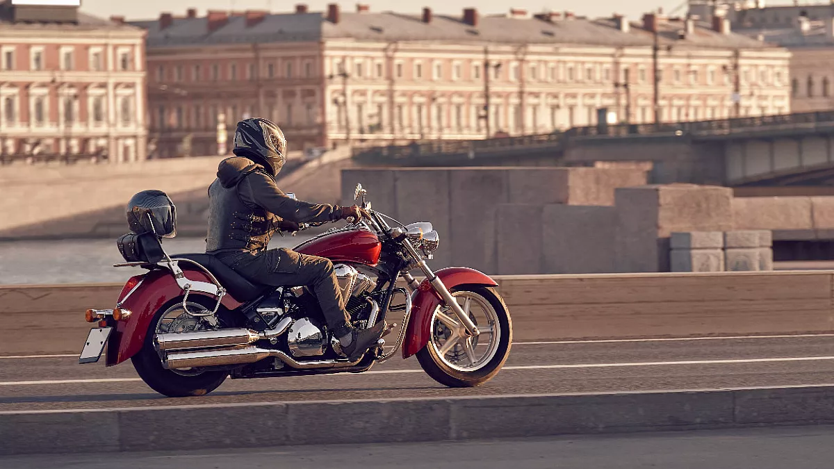 Pasqua 2025 in moto. Shutterstock_2340104977