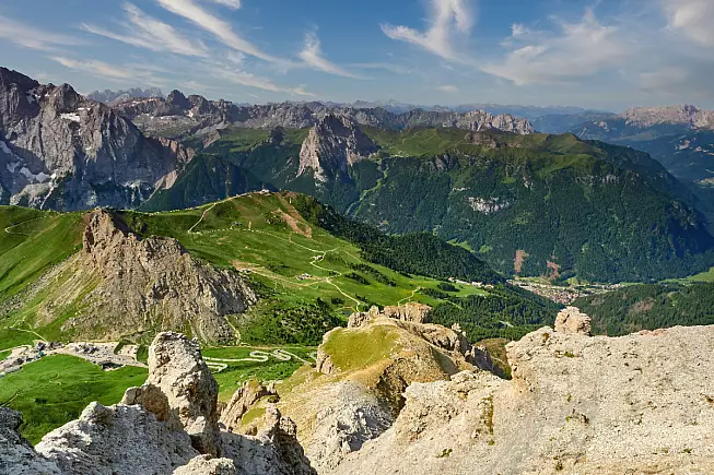 Passo Pordoi, Dolomiti. Shutterstock_2259936997