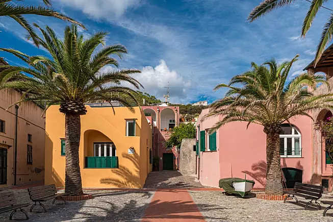 Piazza dei Pescatori, Varigotti
