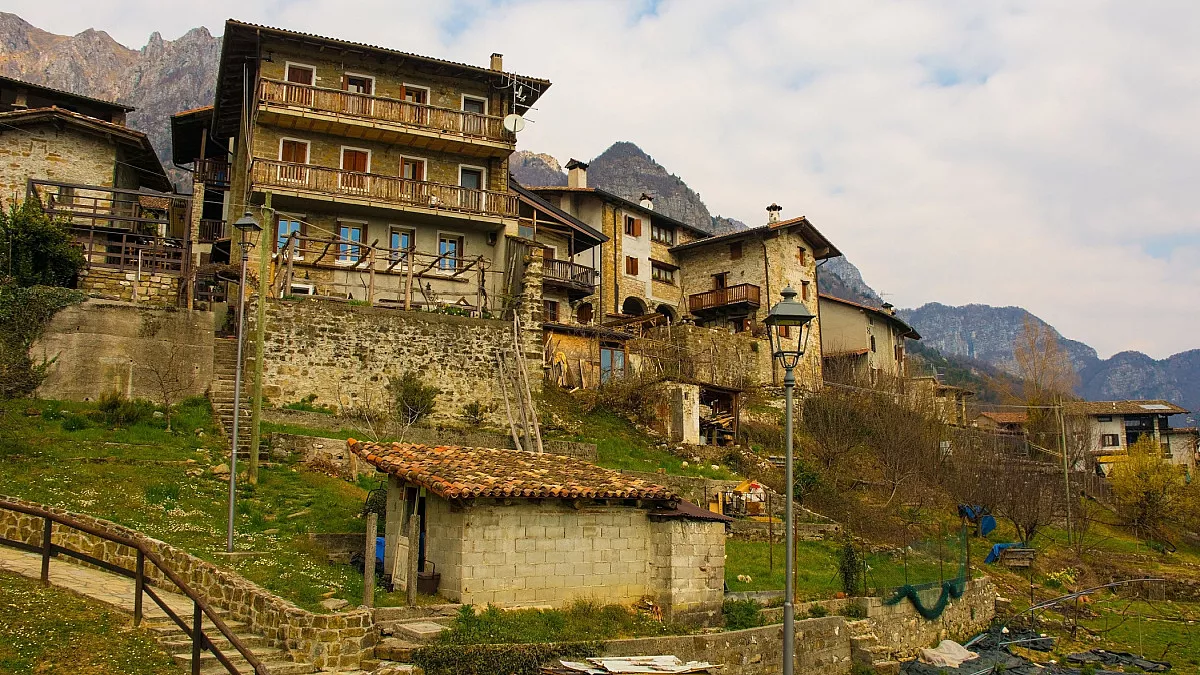 Poffabro, comune di Frisanco, Val Colvera. Shutterstock_2141747661