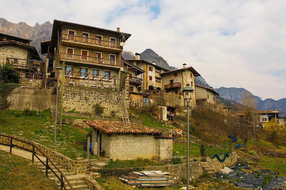 Poffabro, comune di Frisanco, Val Colvera. Shutterstock_2141747661