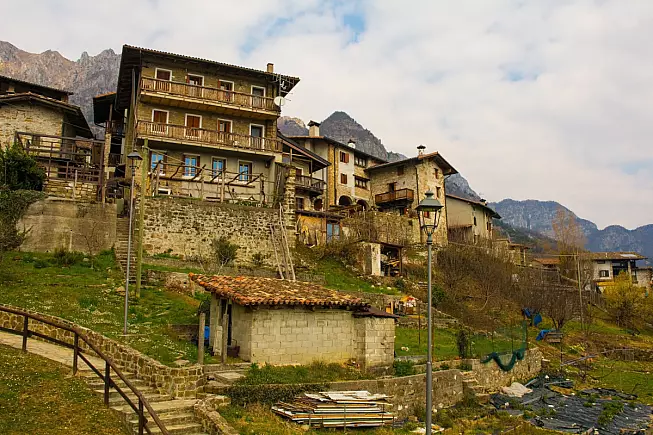 Poffabro, comune di Frisanco, Val Colvera. Shutterstock_2141747661
