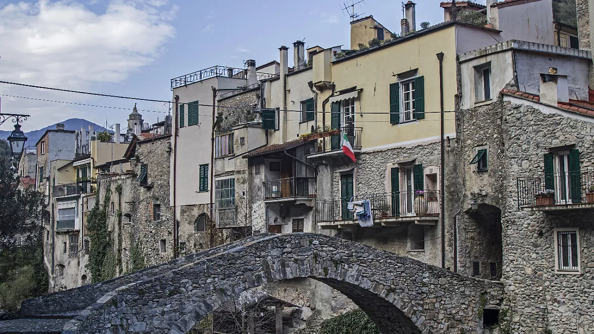Ponte sul torrente Neva, Zuccarello. Dettaglio