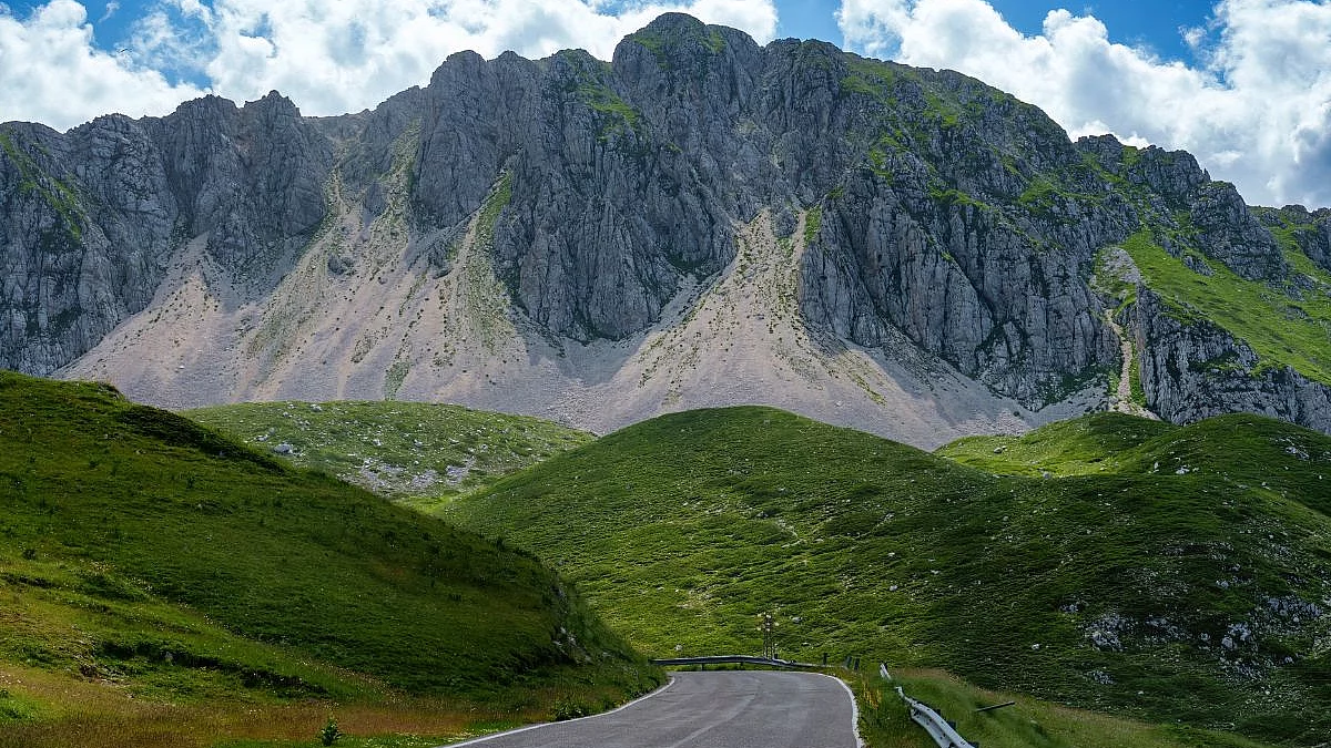 Sella di Leonessa e Terminillo, Appennino centrale. Shutterstock_2394457415