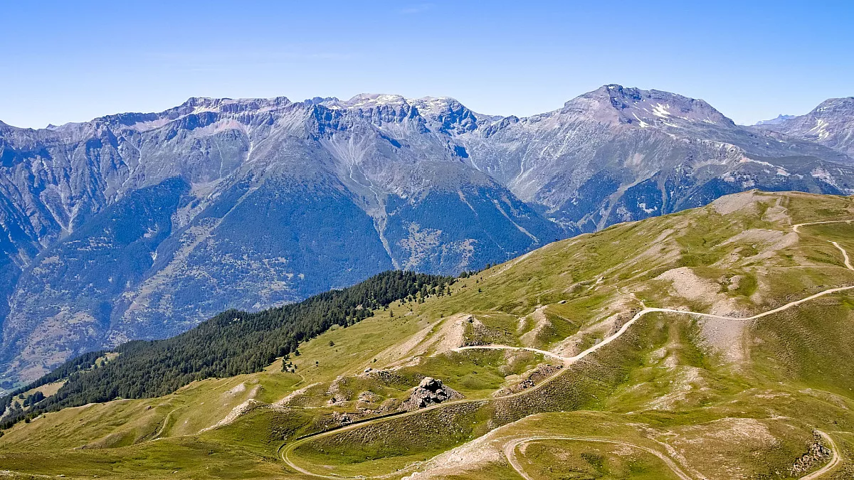 Strada dell'Assietta, Alpi Cozie, Piemonte. Shutterstock_1506766718