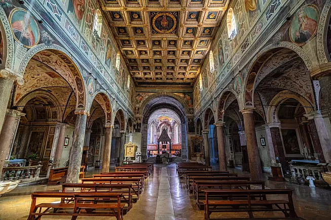 Abbazia di Farfa: l'interno della Chiesa abbaziale.