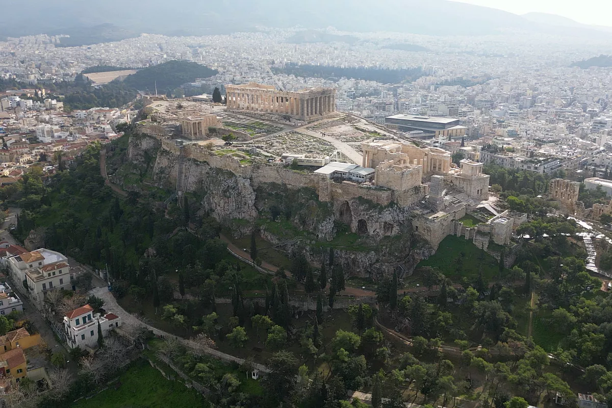 Acropoli di Atene. Shutterstock_2465282525