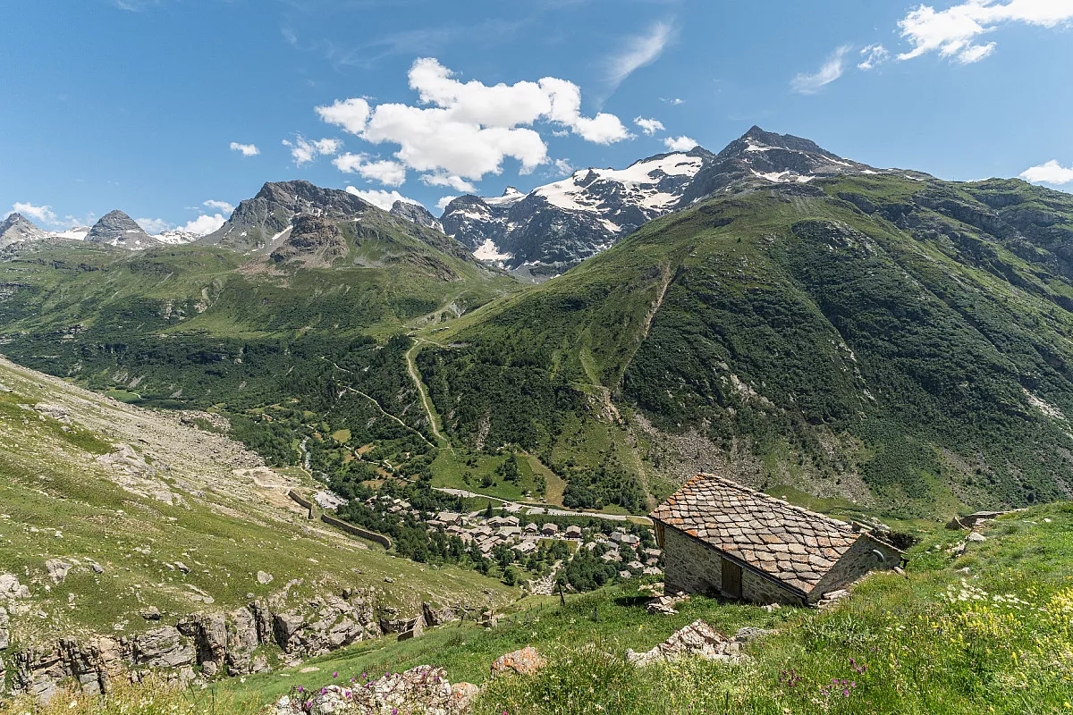 Bonneval-sur-Arc. Shutterstock_2571098123