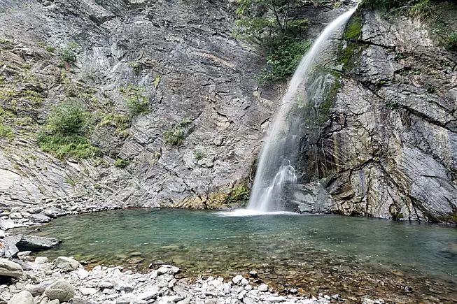 Cascata di Odino, Cascata di Pracchiola, vicino al Passo di Cirone. Shutterstock_696381190