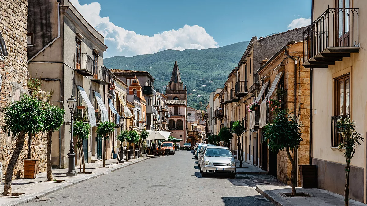 Castelbuono, nel Parco delle Madonie, Sicilia. Shutterstock_2018610902