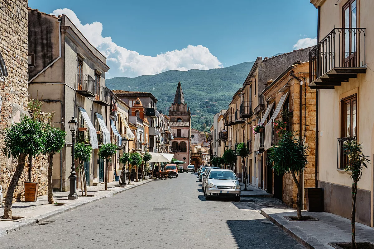 Castelbuono, nel Parco delle Madonie, Sicilia. Shutterstock_2018610902