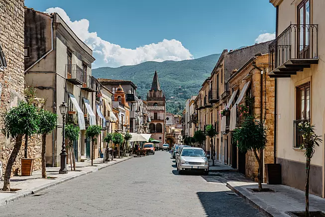 Castelbuono, nel Parco delle Madonie, Sicilia. Shutterstock_2018610902