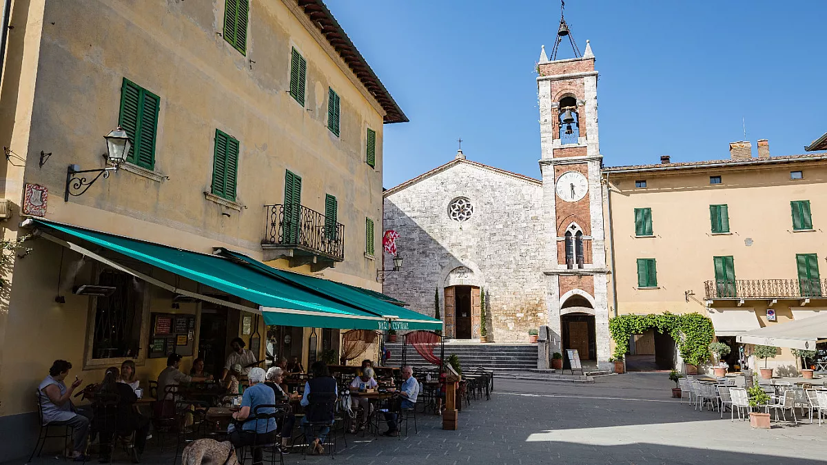 Chiesa di San Francesco, San Quirico d'Orcia. Shutterstock_2459312475