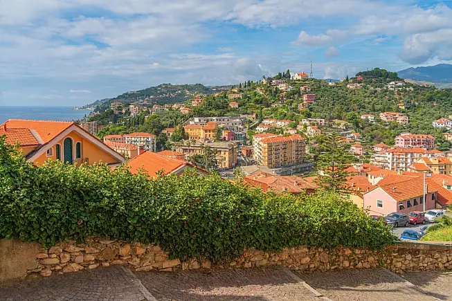 Colle San Bartolomeo, vista di Porto Maurizio. Shutterstock_2605876159