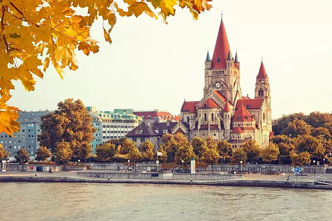 Danubio in moto. Vienna