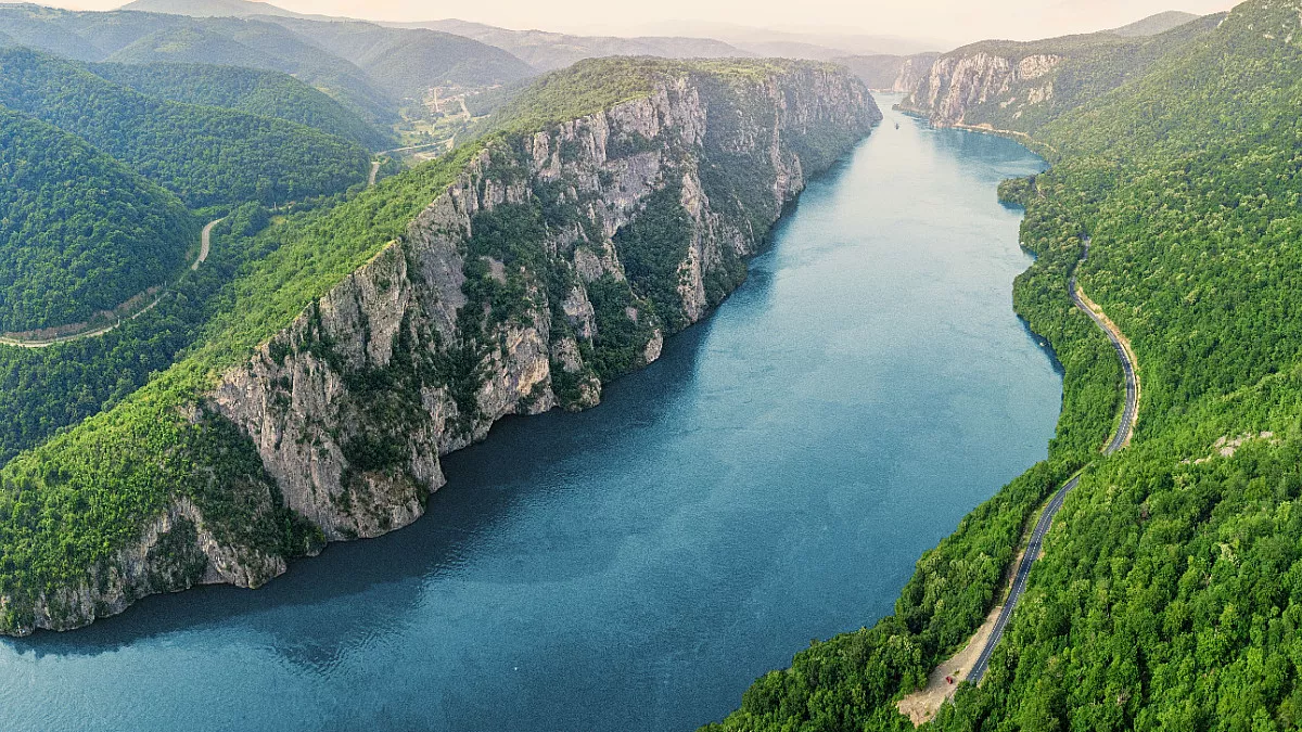 Danubio, Parco nazionale di Đerdap, Serbia. Shutterstock_2495718319
