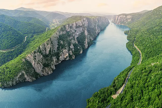 Danubio, Parco nazionale di Đerdap, Serbia. Shutterstock_2495718319