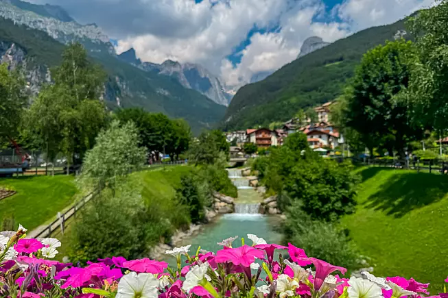 Dolomiti di Brenta, Parco Naturale Adamello Brenta Geoparco. Shutterstock_2552651155