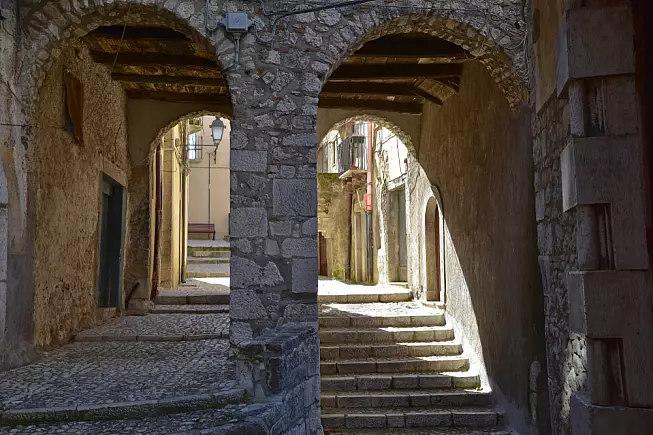 Particolare del centro medievale di Guardia Sanframondi.