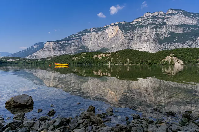 Lago di Cavèdine, Trentino-Alto Adige. Shutterstock_2335635677