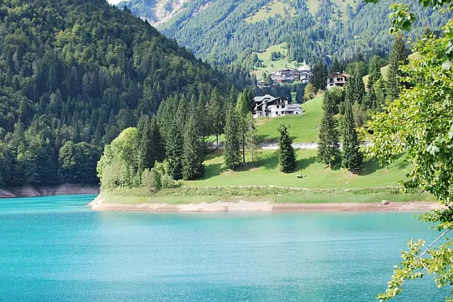 Lago di Sauris. Shutterstock_1098092495