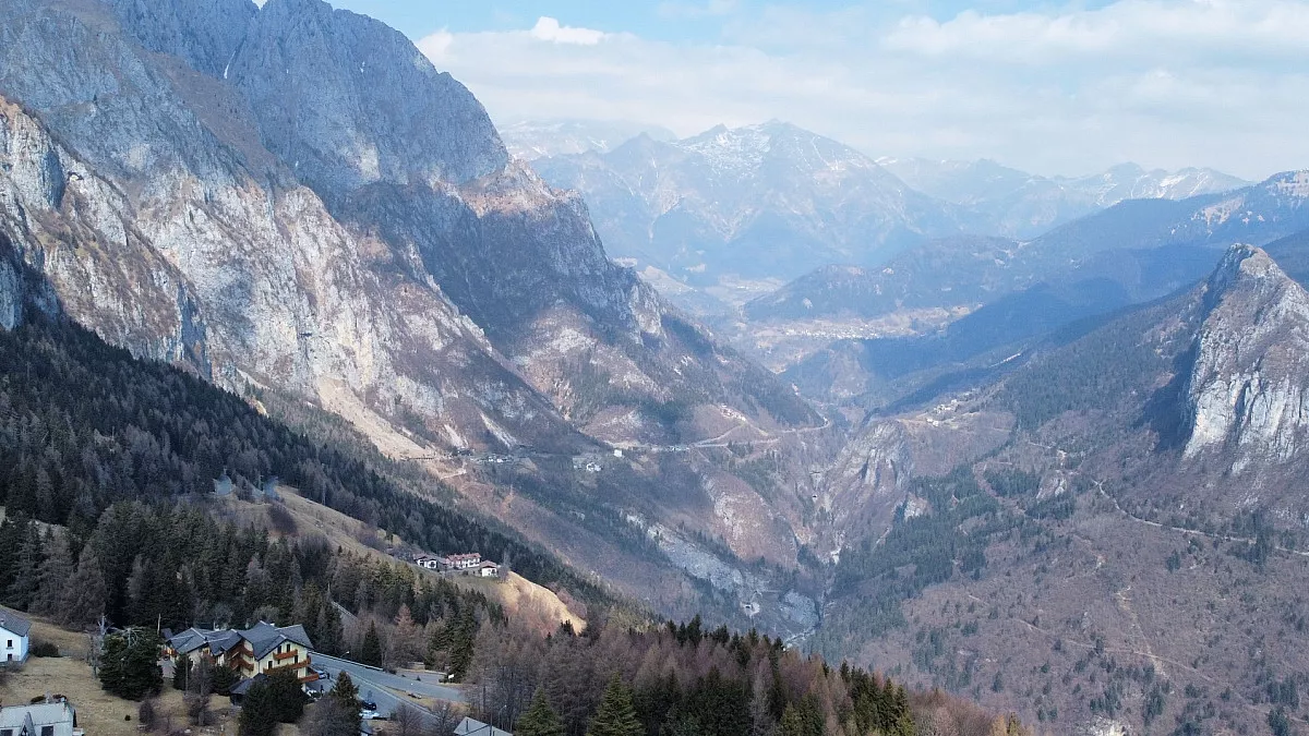 Parco regionale delle Orobie Bergamasche, panorama. Shutterstock_2150805741