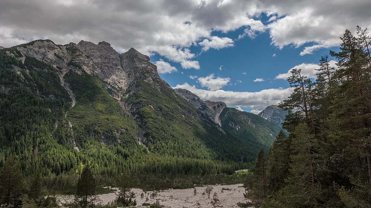 Passo Cimabanche. Shutterstock_2361957259