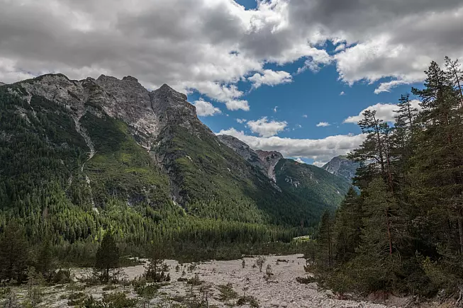 Passo Cimabanche. Shutterstock_2361957259