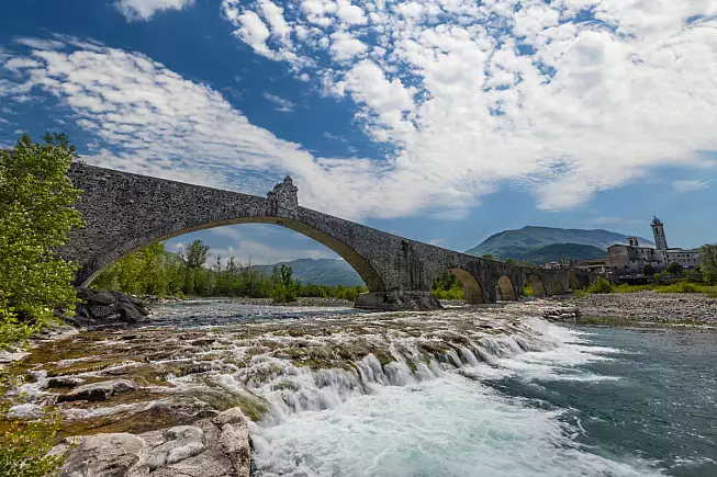 Ponte Gobbo o Ponte Vecchio. Ponte Vecchio, Bobbio. Shutterstock_2566145225