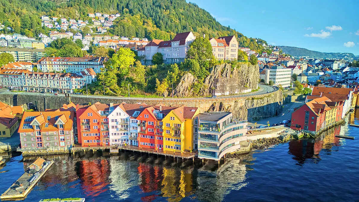 Skuteviken, Bergen, Norvegia. Shutterstock_2527539675